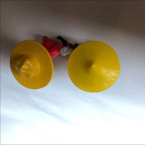 Disney Epcot McDonald’s Dale (Canada) toy - Picture 6 of 8